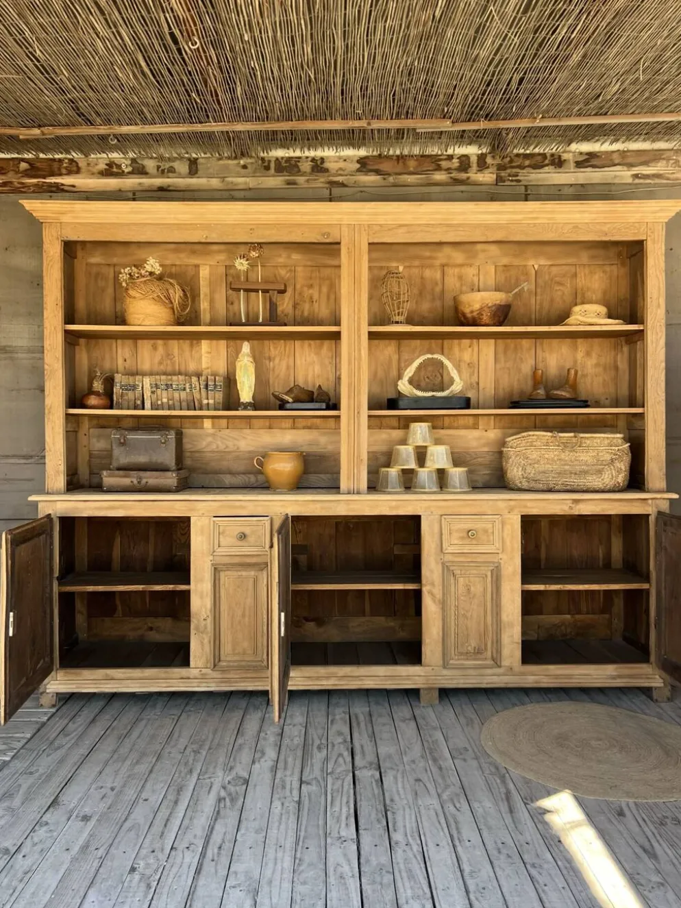Ancien meuble d’office chêne bois brut