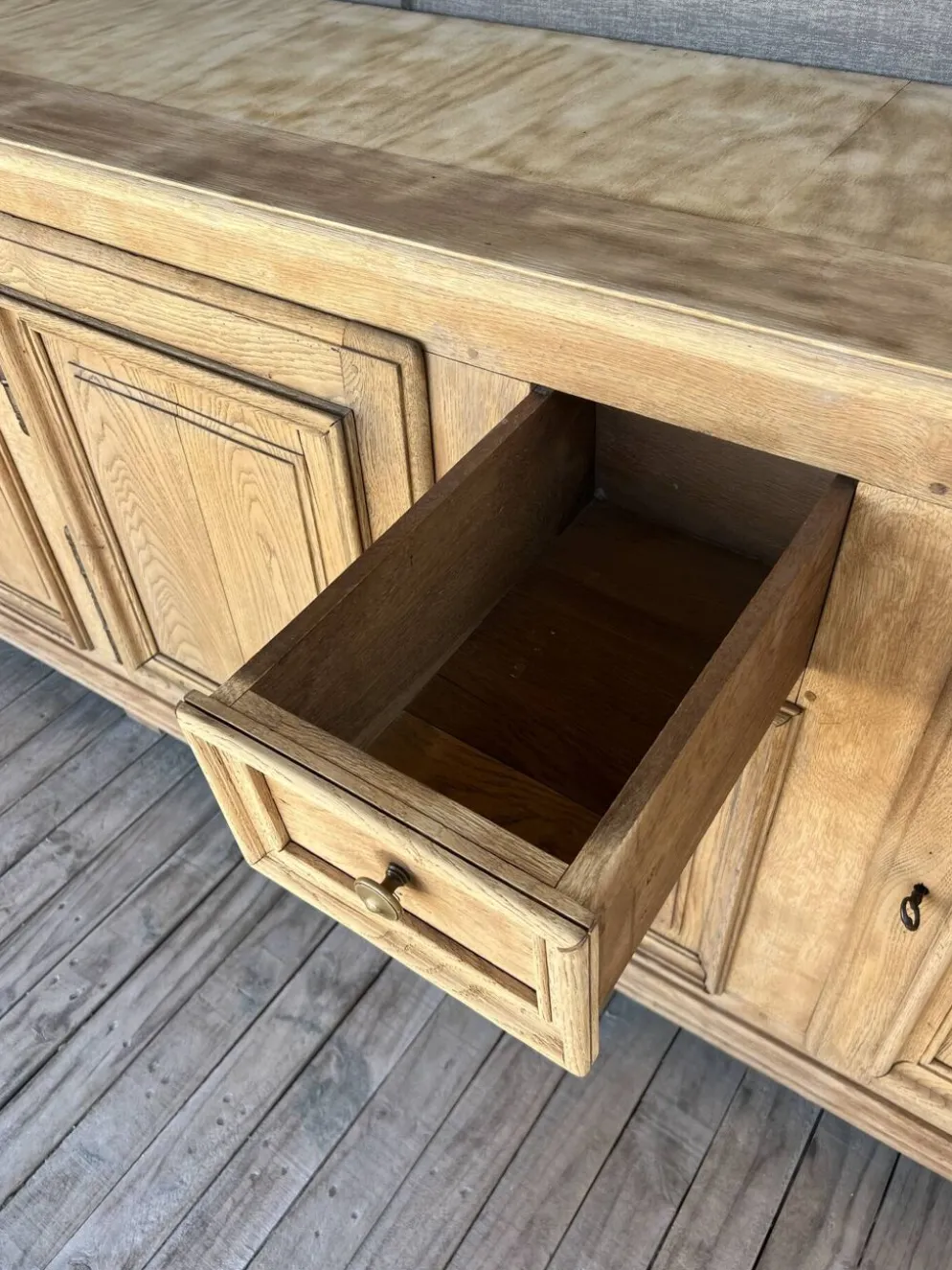 Ancien meuble d’office chêne bois brut