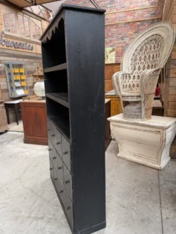Ancien meuble d’épicerie