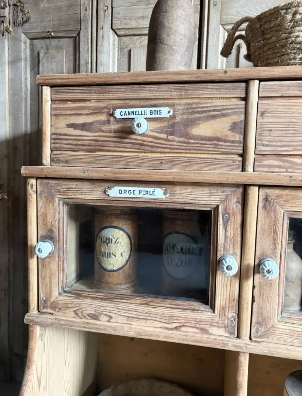 Ancien Meuble Grainetier D’épicerie – Tiroirs, Vitrines & Plaques Émai