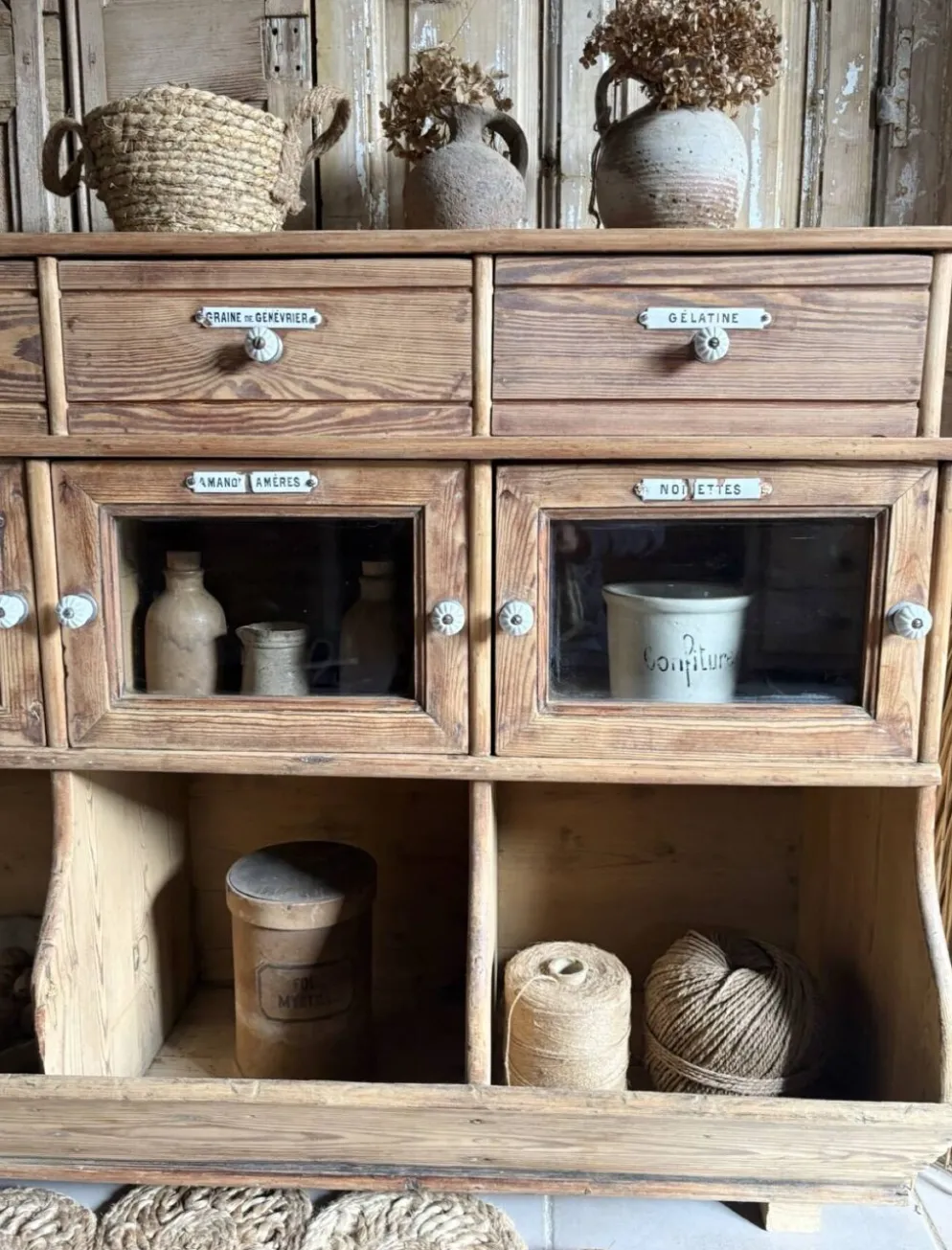 Ancien Meuble Grainetier D’épicerie – Tiroirs, Vitrines & Plaques Émai