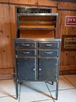 Ancien meuble métallique, médical