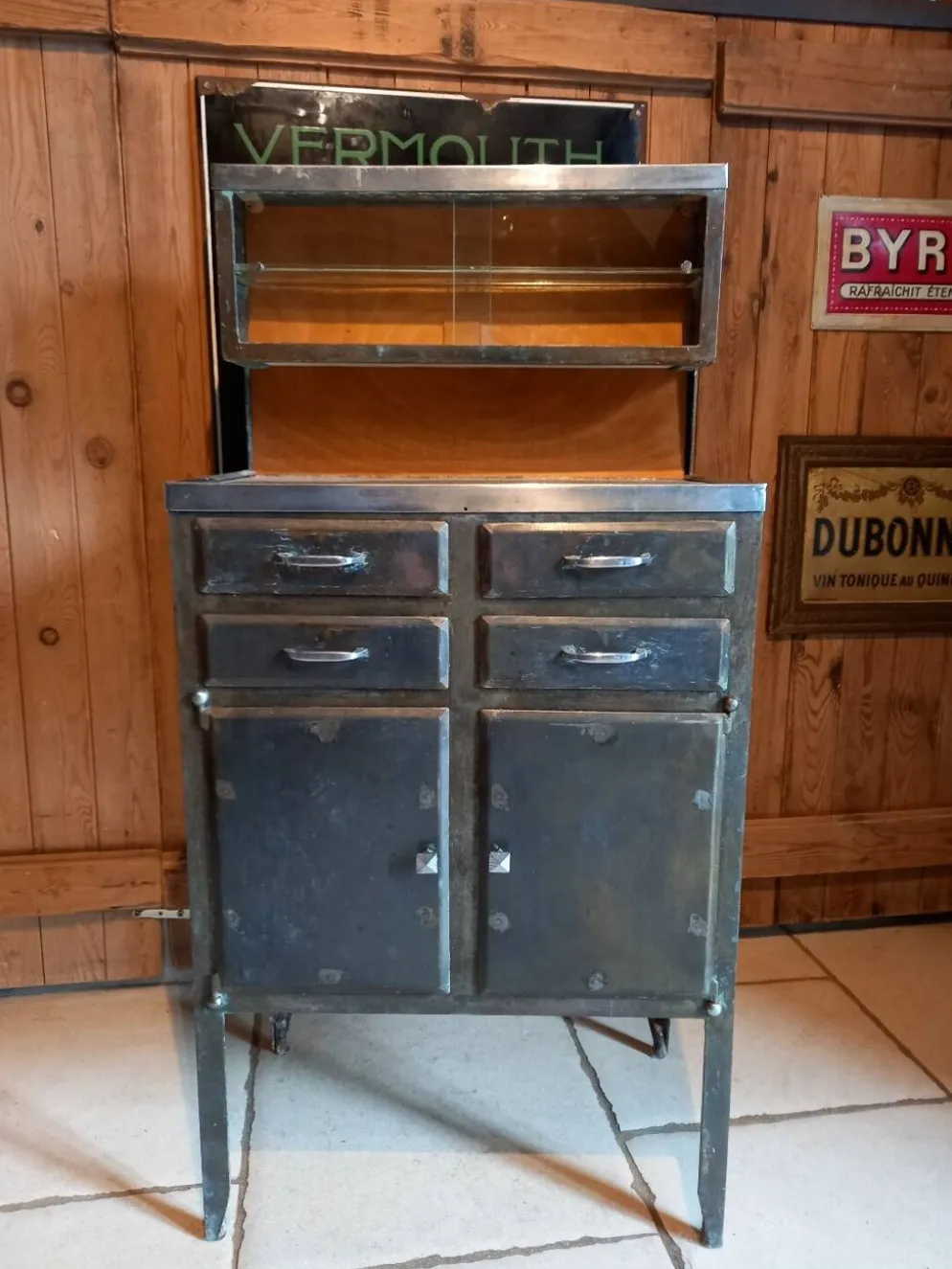 Ancien meuble métallique, médical