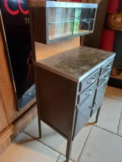 Ancien meuble métallique, médical