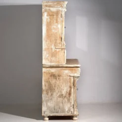 Ancienne armoire de cuisine blanche (vers 1920)