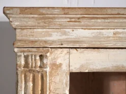 Ancienne armoire de cuisine blanche (vers 1920)