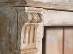 Ancienne armoire de cuisine blanche (vers 1920)