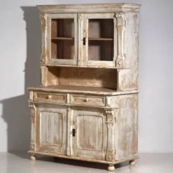 Ancienne armoire de cuisine blanche (vers 1920)