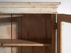 Ancienne armoire de cuisine blanche (vers 1920)