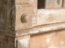 Ancienne armoire de cuisine blanche (vers 1920)