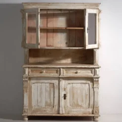 Ancienne armoire de cuisine blanche (vers 1920)