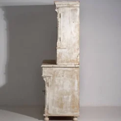 Ancienne armoire de cuisine blanche (vers 1920)