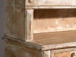 Ancienne armoire de cuisine blanche (vers 1920)