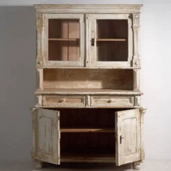 Ancienne armoire de cuisine blanche (vers 1920)
