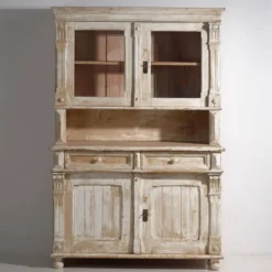Ancienne armoire de cuisine blanche (vers 1920)