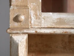 Ancienne armoire de cuisine blanche (vers 1920)