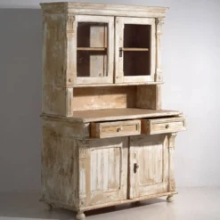 Ancienne armoire de cuisine blanche (vers 1920)