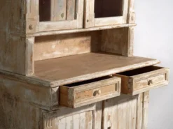 Ancienne armoire de cuisine blanche (vers 1920)