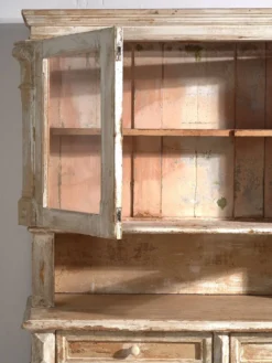 Ancienne armoire de cuisine blanche (vers 1920)