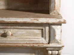 Ancienne armoire de cuisine blanche (vers 1920)