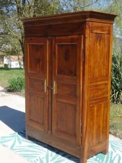 Ancienne armoire Louis Philippe en noyer