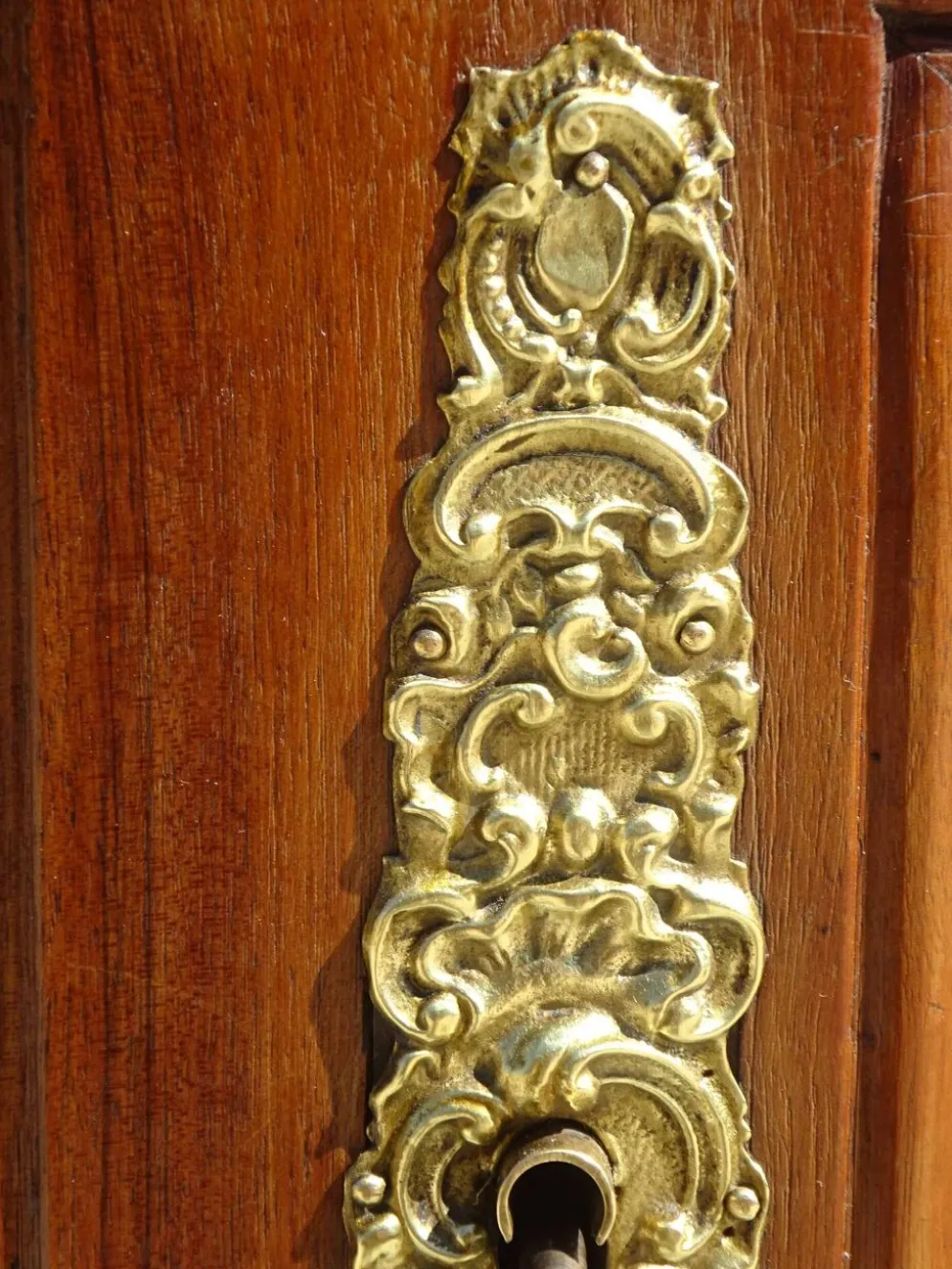 Ancienne armoire Louis Philippe en noyer