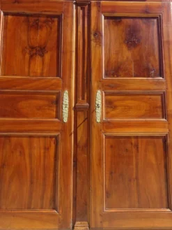 Ancienne armoire Louis Philippe en noyer