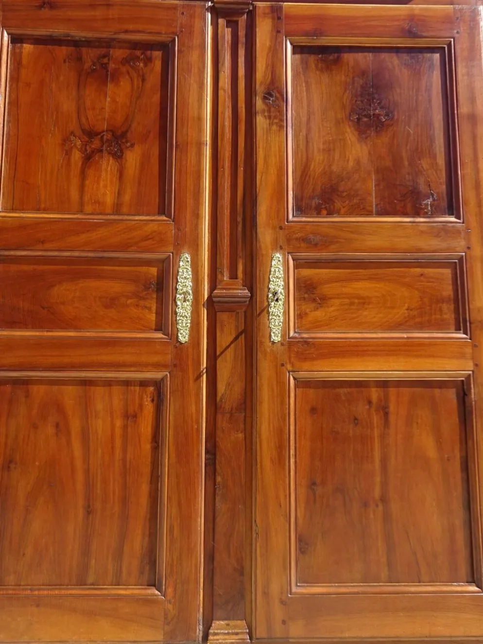 Ancienne armoire Louis Philippe en noyer