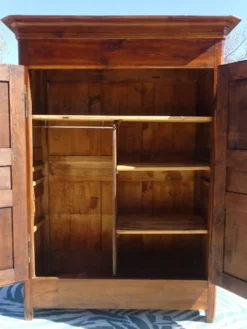 Ancienne armoire Louis Philippe en noyer