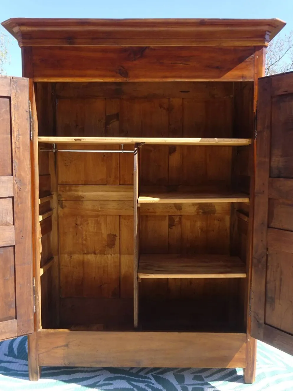 Ancienne armoire Louis Philippe en noyer
