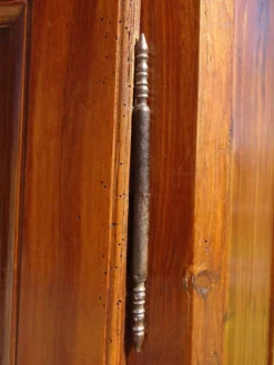 Ancienne armoire Louis Philippe en noyer