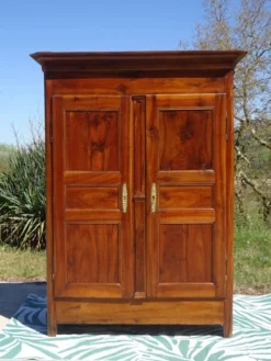 Ancienne armoire Louis Philippe en noyer