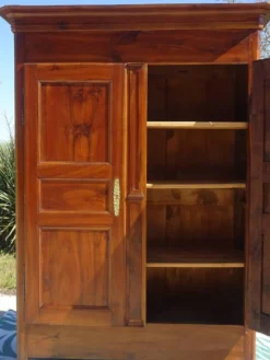 Ancienne armoire Louis Philippe en noyer