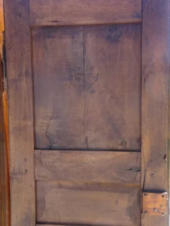 Ancienne armoire Louis Philippe en noyer
