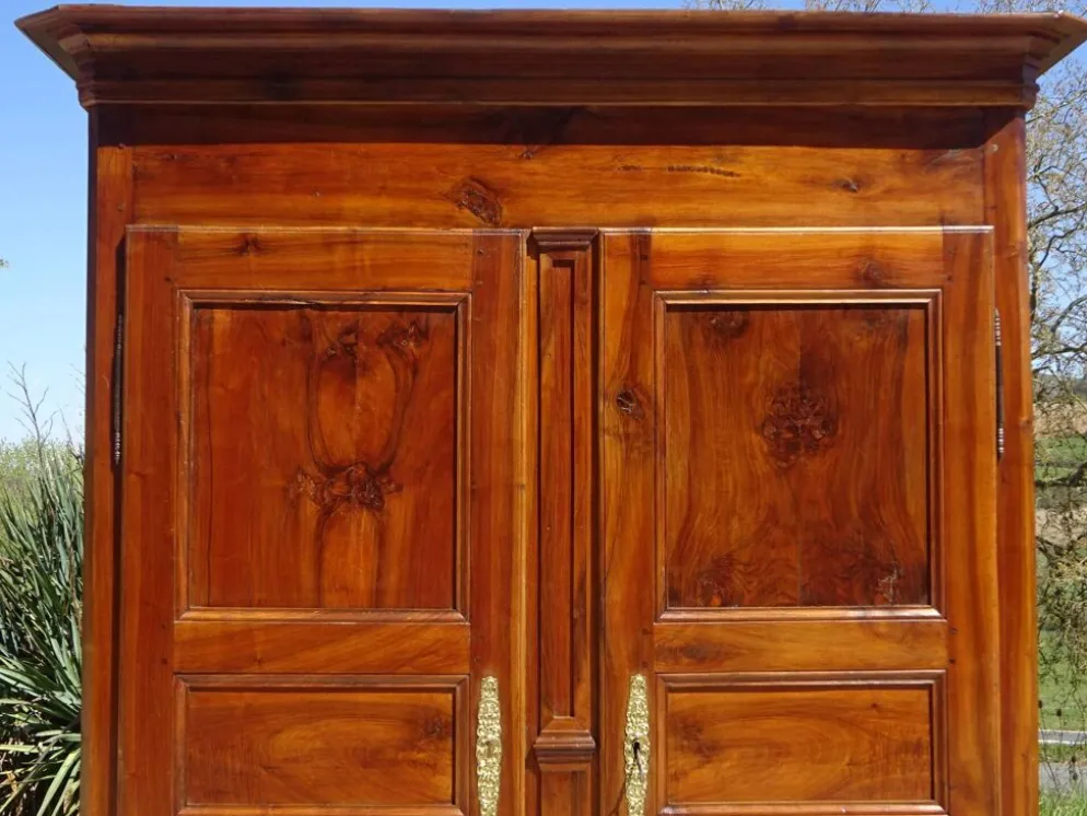 Ancienne armoire Louis Philippe en noyer