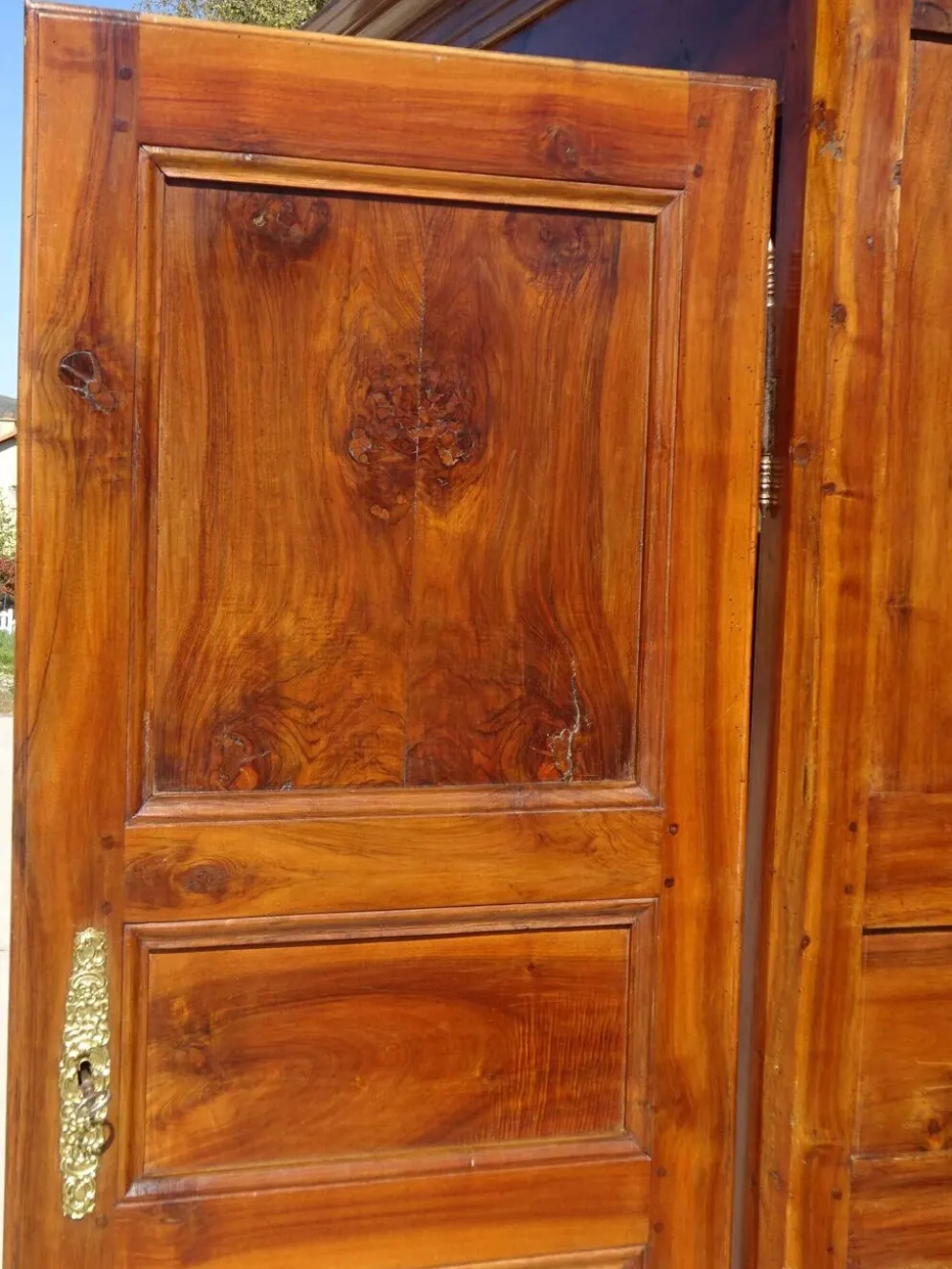 Ancienne armoire Louis Philippe en noyer