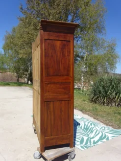 Ancienne armoire Louis Philippe en noyer