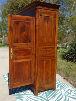 Ancienne armoire Louis Philippe en noyer