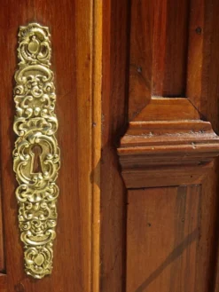 Ancienne armoire Louis Philippe en noyer