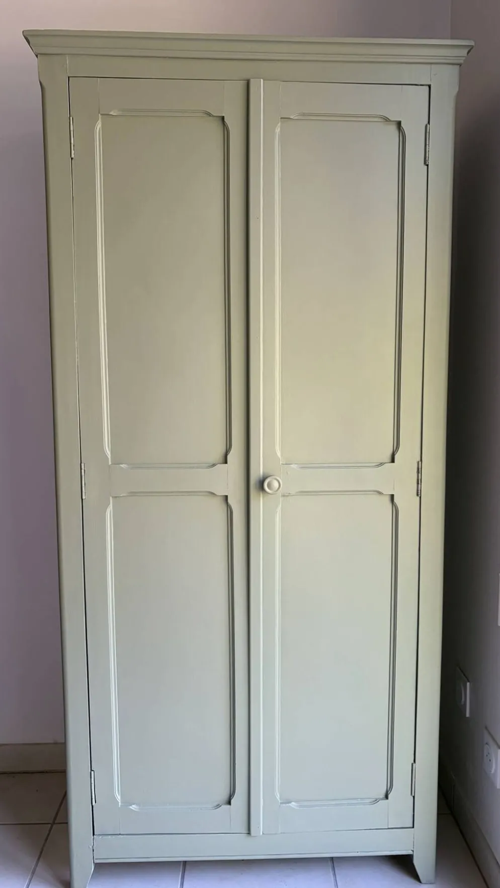 Ancienne Armoire parisienne patinée vert sauge