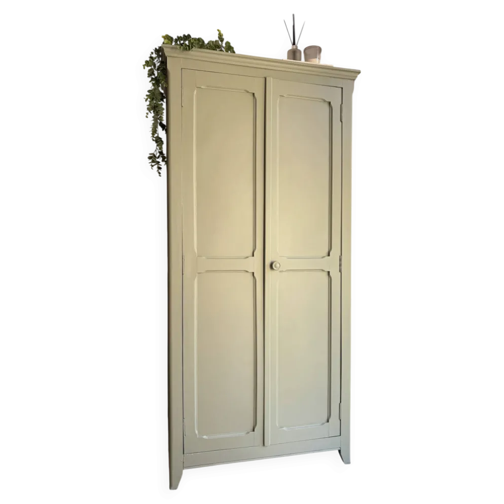 Ancienne Armoire parisienne patinée vert sauge