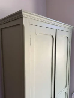 Ancienne Armoire parisienne patinée vert sauge
