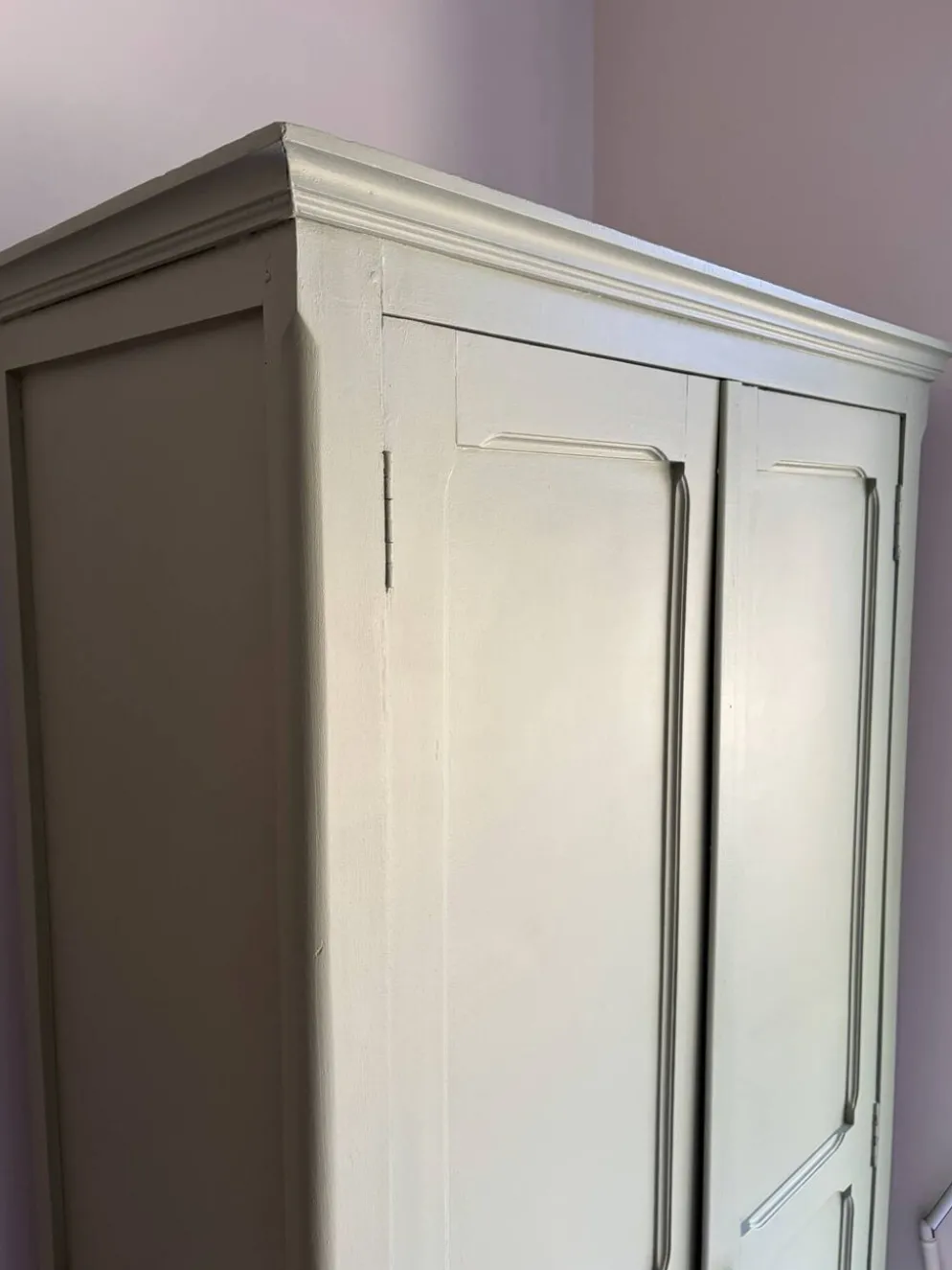 Ancienne Armoire parisienne patinée vert sauge