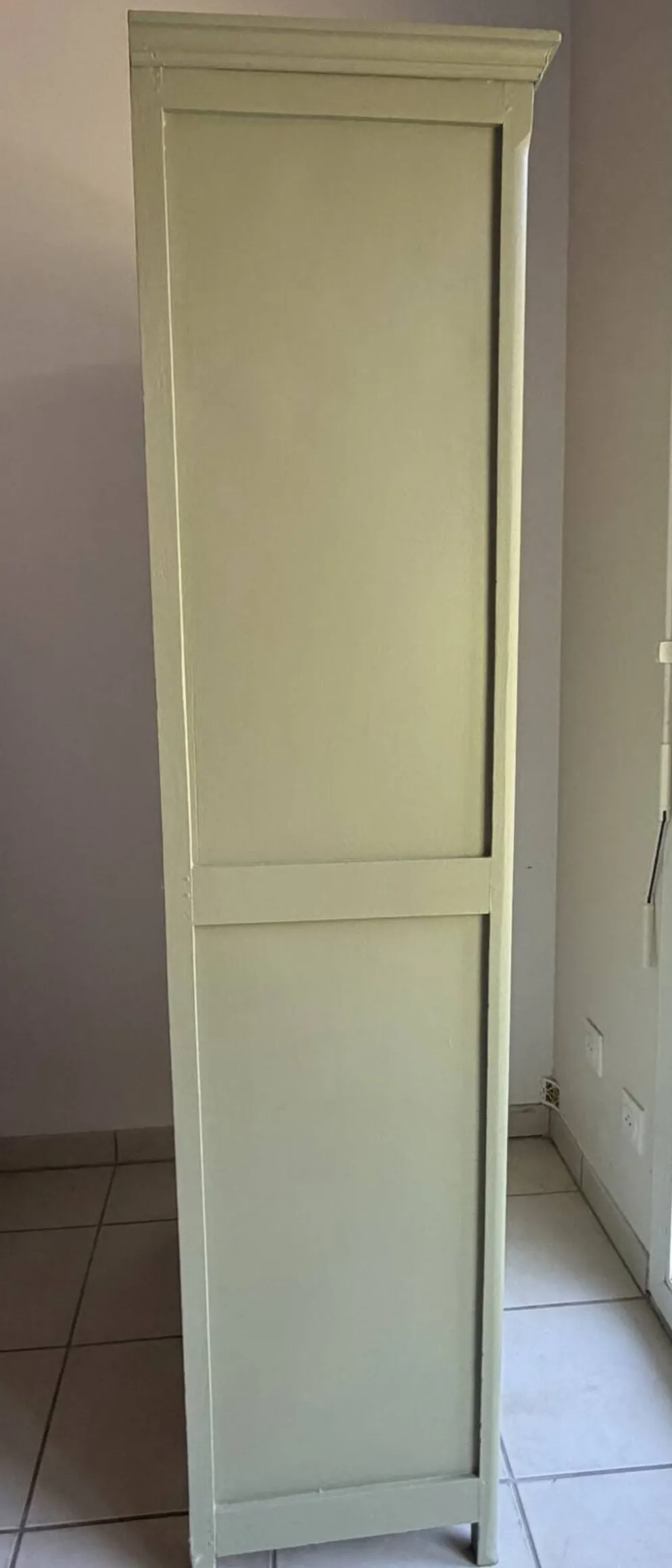 Ancienne Armoire parisienne patinée vert sauge