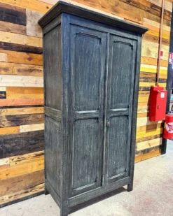 Ancienne armoire Parisienne relookée