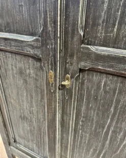 Ancienne armoire Parisienne relookée