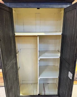 Ancienne armoire Parisienne relookée