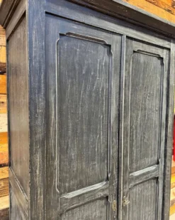 Ancienne armoire Parisienne relookée