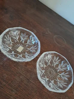 Ancienne boîte à bijoux ou bonbonnière en cristal taillé