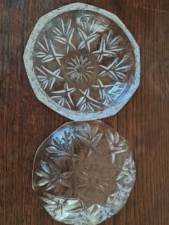 Ancienne boîte à bijoux ou bonbonnière en cristal taillé